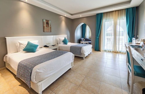Village Road Resort | SUNRISE Garden Beach Resort - All inclusive