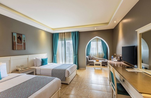 Village Road Resort | SUNRISE Garden Beach Resort - All inclusive