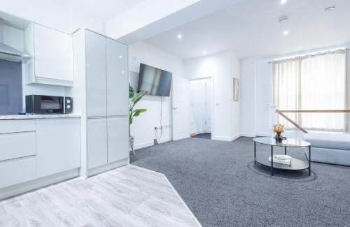 Gravesend Apartment | Sunrise Haven in Kent 2 bed Apartment Sleeps 7