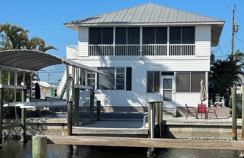 Matlacha Apartment | Sunrise In Paradise POOL Kayak bikes fish from dock