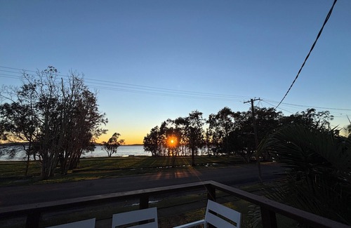 Lemon Tree Passage House | Sunrise on the Water - Charming Waterfront Retreat