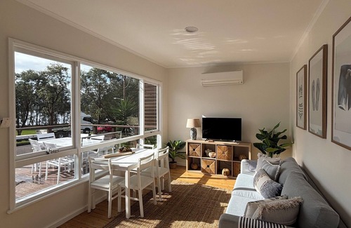 Lemon Tree Passage House | Sunrise on the Water - Charming Waterfront Retreat
