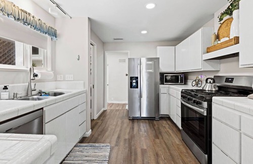 Central Mission Beach House | Sunrise on the Bay, Bayfront, A/C, Bikes & Firepit!