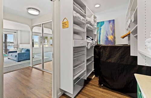Central Mission Beach House | Sunrise on the Bay, Bayfront, A/C, Bikes & Firepit!
