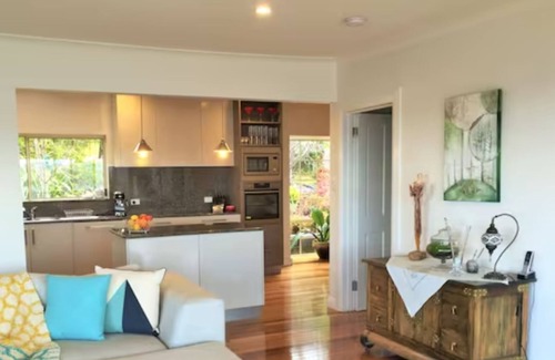 Sandy Bay House | Sunrise on the Bay - Hobart - Stunning water views