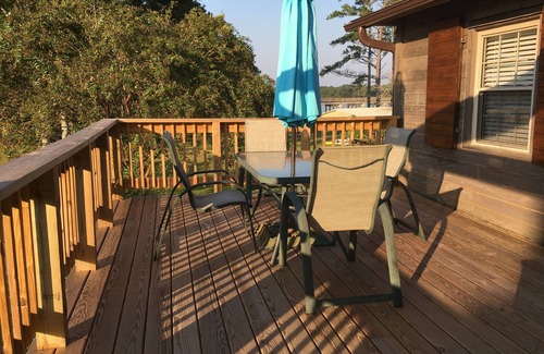 Minnesott Beach Cabin | Sunrise on the Porch - Vacation Cabin near Dawson Creek