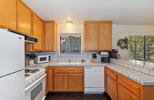 Big Bear Lake Cabin | Sunrise Pines Cabin Near the Village