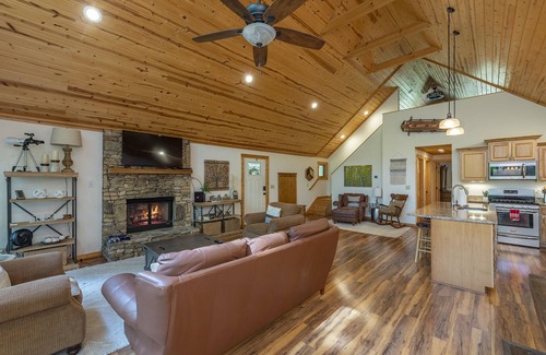 Wolf Laurel Cabin | Sunrise Retreat! Hot Tub+FirePit, Fireplace, Game Room, Resort Access, Skiing!