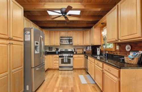 Hendersonville House | Sunrise Ridge Lodge in Historic Hendersonville