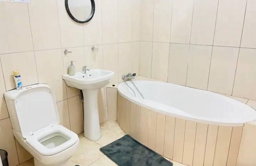 Bulawayo Apartment | Sunrise Room - en-suite bathroom (Bed Only)