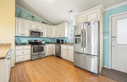 South Nags Head Cottage | Sunrise Shores, Super Easy Beach Access, Great View