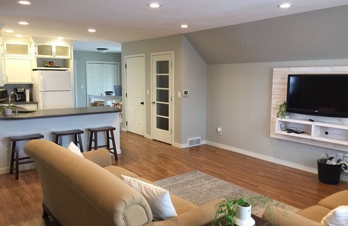 Sioux Center House | Sunrise Suite carriage house apartment