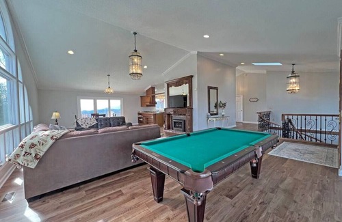 Bryson City House | Sunrise/Sunset Mnt View Pool home!