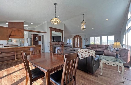 Bryson City House | Sunrise/Sunset Mnt View Pool home!