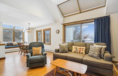 Central Vermont- Killington House | Sunrise Village East Glade B2 Cozy Ski-In Ski-Out 3-Bedroom Condo with Fireplace & Resort Amenities