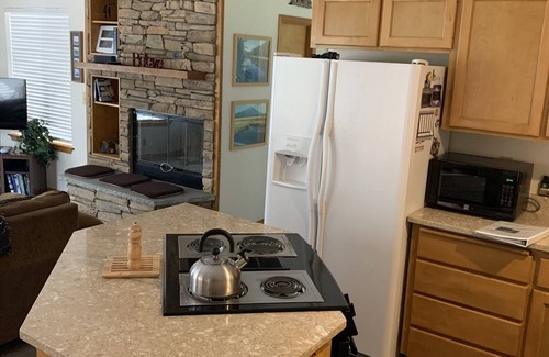 Deer Park House | Sunriver Book Early and Save! Great, Quiet Location! 3 Bd/2 ba/Hot Tub! A/C!