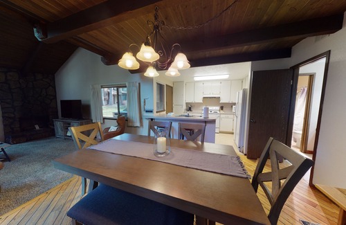Tennis Village Condo | Sunriver Lodge with Patio, A/C & Spa Nearby