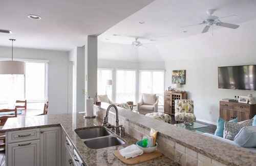 Kiawah Island Villa | Sunroom with lagoon views to enjoy nature! Discounts for long, off-season stays!