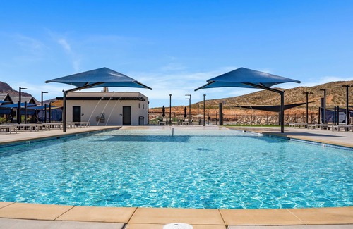 St. George House | Sunseekers Escape: Private Hot Tub + Fire Table