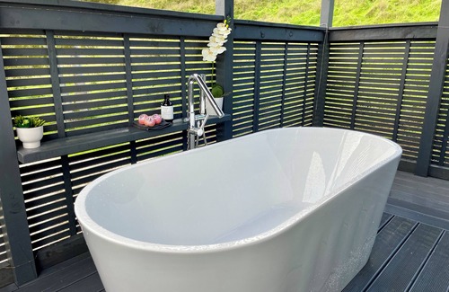 Hangatiki House | Sunset, 2 Bed W/outdoor Bath