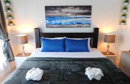 Jaco Apartment | Sunset 205, sleeps six, next door to the pool, 100m to the beach!
