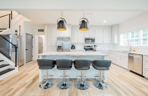 Eclectic House | Sunset at Shorline - New Modern Lake View Home