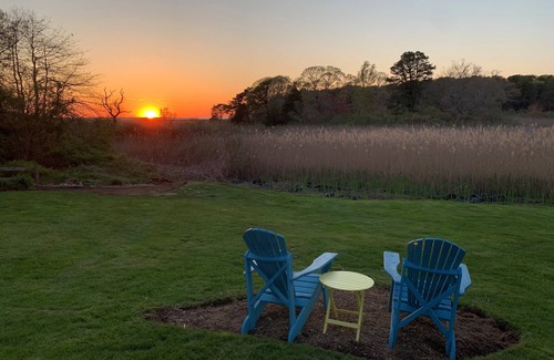Yarmouth Port House | SUNSET BAY COTTAGE HotTub,OutdoorShower,Kayaks,Bikes,NatureTrailsToGrays,FirePit