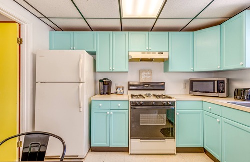 Irving Cottage | Sunset Bay Cottage: Walk to Lake Erie & Beach!
