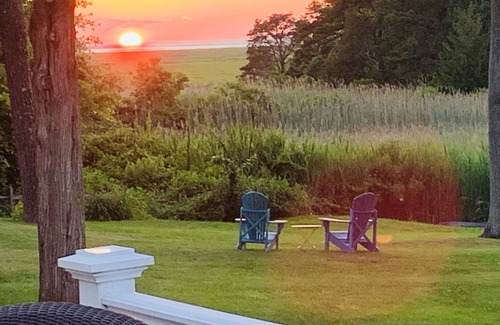 Yarmouth Port House | SUNSET BAY VILLA Backyard Sunsets, Kayaks, Bikes, HotTub, NatureTrails, Fire Pit