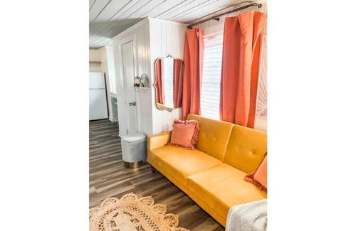 Treasure Island Cottage | Sunset Beach Cabana 100 steps to the Beach