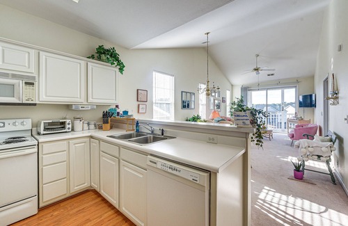 Sunset Beach Condo | Sunset Beach Condo w/Balcony, 5 Mi to the Ocean!