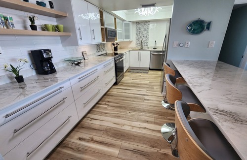 Sunset Beach Condo | Sunset Beach oasis: Modern beach style on the sand