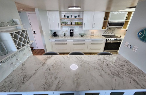 Sunset Beach Condo | Sunset Beach oasis: Modern beach style on the sand