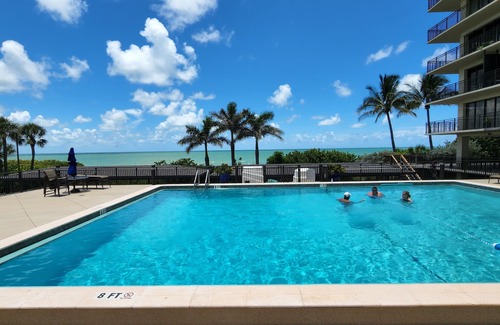 Sunset Beach Condo | Sunset Beach oasis: Modern beach style on the sand