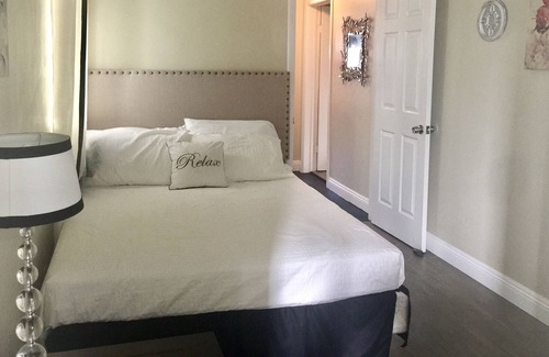 Sunset Beach House | *Sunset Beach Retreat | Waterfront | Deck | Kayaks