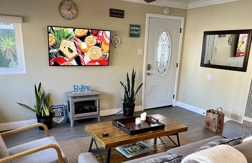 Sunset Beach House | *Sunset Beach Retreat | Waterfront | Deck | Kayaks