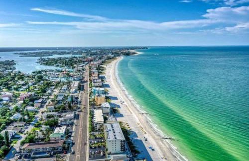 Madeira Beach Apartment | Sunset Beach Suite 7! Across from Beach Access & Pet Friendly! Enjoy Fall Promo for Mondays & Thursdays!