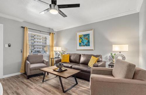 Madeira Beach Apartment | Sunset Beach Suite 7! Across from Beach Access & Pet Friendly! Enjoy Fall Promo for Mondays & Thursdays!