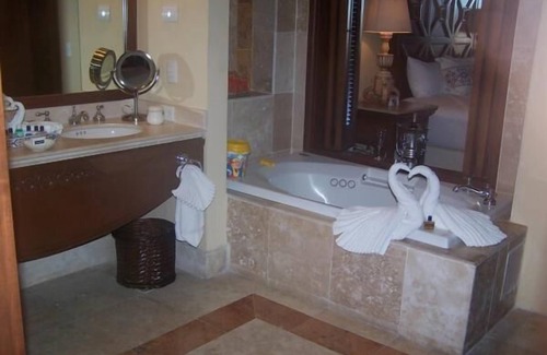 Paraiso Escondido Resort | Sunset Beach Week 51, Week 52 or BOTH Weeks 2BM 2BA President End Unit, Spa Golf