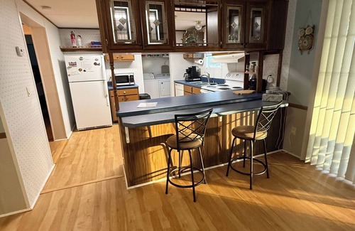 Eatonton House | Sunset BnB - 3BR & Lovely Waterfront Vista