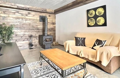 Mauricie Ski Chalet | Sunset and Relaxation on the Edge of Lac des Pins