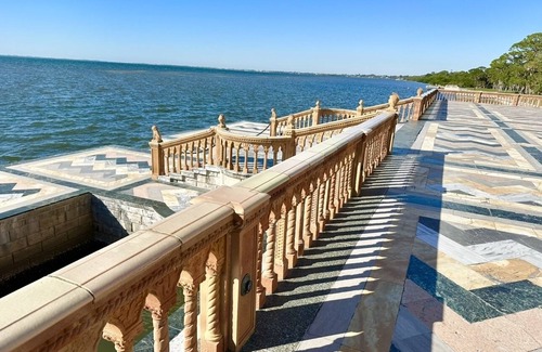 Bayou Oaks House | Sunset Casita near the Bay Indian Beach near Downtown Sarasota City Limits