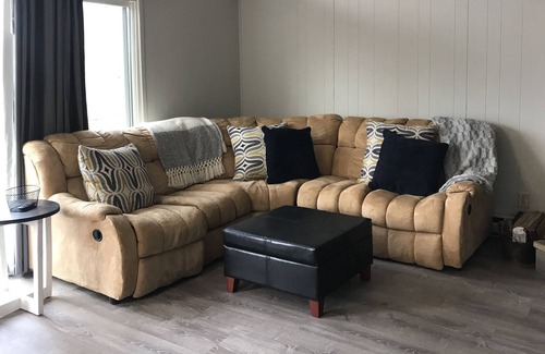 Lackawaxen House | Sunset Chalet-Late Check Out for added Fun on the Slopes or Trails Pet-friendly