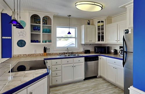 Crescent Beach House | Sunset | Coastal Home, Close to Beach, Fire Pit, Corn Hole + Outdoor Shower