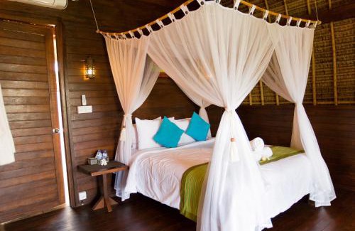 Mushroom Bay Resort | Sunset Coin Lembongan