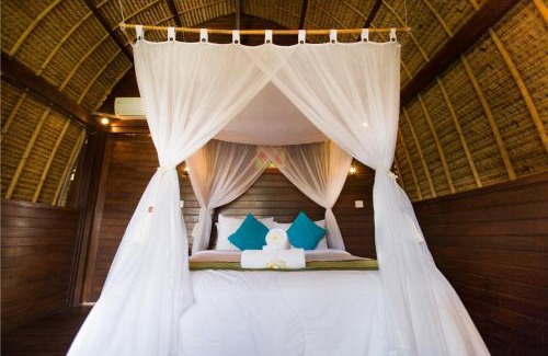 Mushroom Bay Resort | Sunset Coin Lembongan
