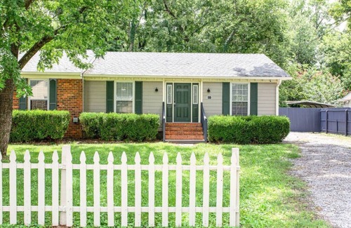 Murfreesboro House | Sunset Cottage: 2 bed 1 bath, Pet-Friendly.