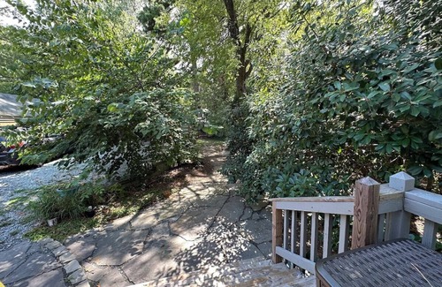 Durham House | Sunset Cottage >2 miles from Duke
