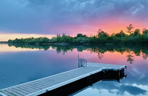 Oroville Cottage | Sunset Cottage on Feather River. Shoreline, Sunsets, and Nature await you!