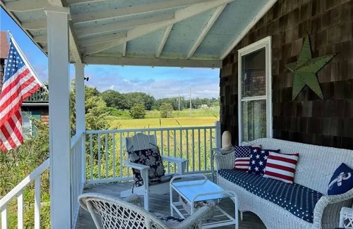 Branford House | Sunset Cottage